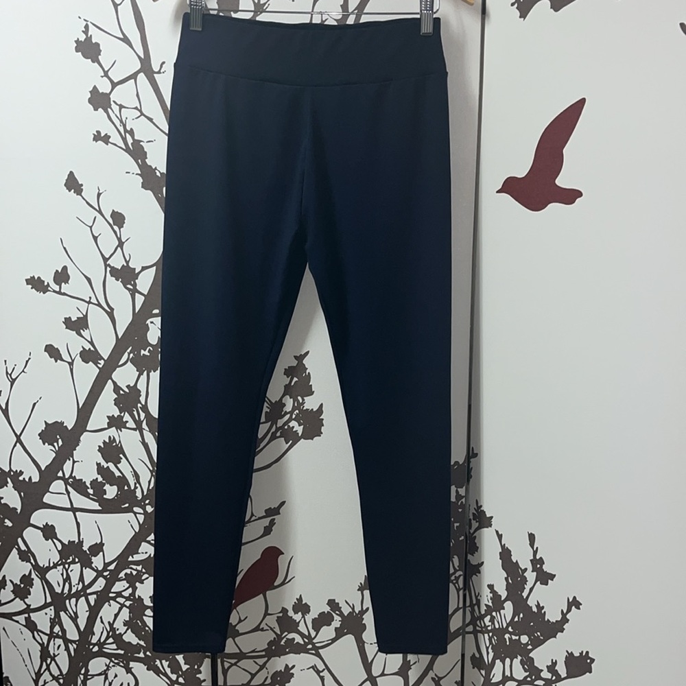 LABELS Size Medium Dark Navy Blue Butt Lift Leggings $20